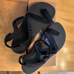 NIB black Shamma Trailstar Omega sandals